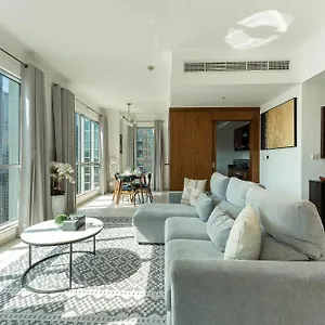 Superb 1-bedroom With Full Burj Khalifa View - 5-min Walk To Mall Apartment Dubai